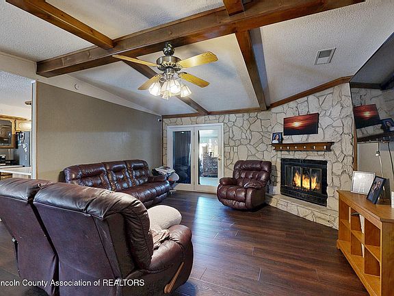 3rd image of 106 W Circle Dr