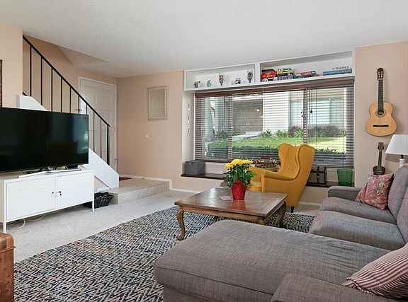 1145 Badger Cir-004-9-Living Room-MLS_Si