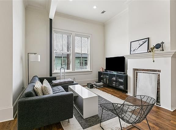 4th image of 3901 Baronne St #2B