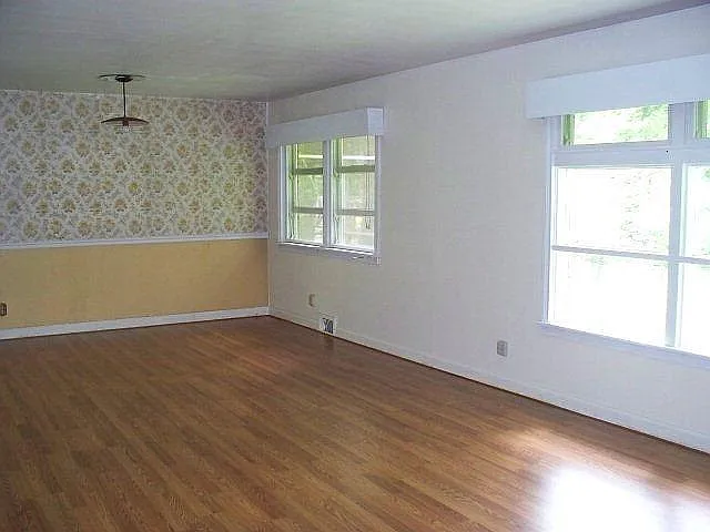 1217 Forestdale Dr — Photo 3