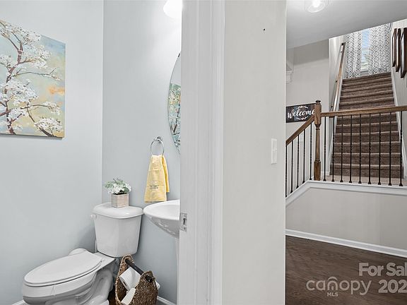 3rd image of 114 Carriage Hill Dr