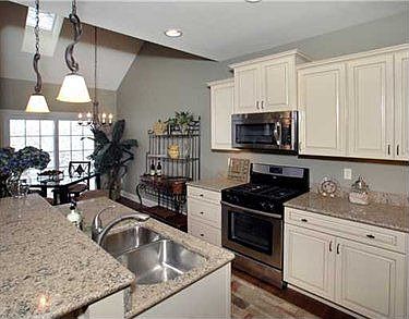 2nd image of 3816 Goldie Ln