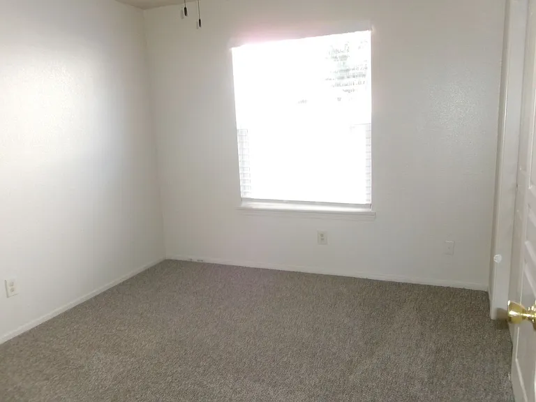 218 Idlewild Dr — Photo 12