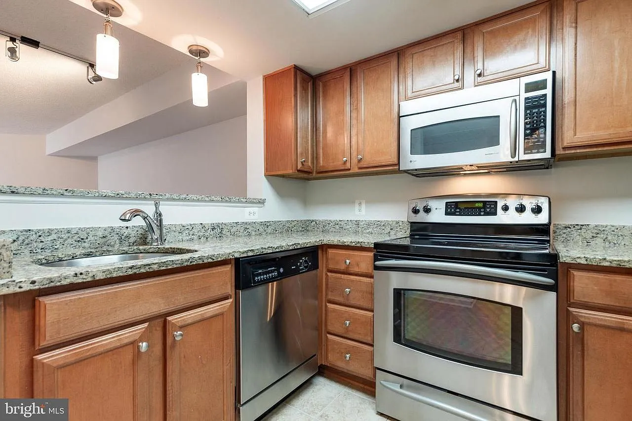 11800 Sunset Hills Rd — Photo 3