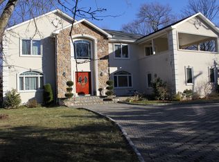 12 Pickwick Ln, Westwood, NJ 07677