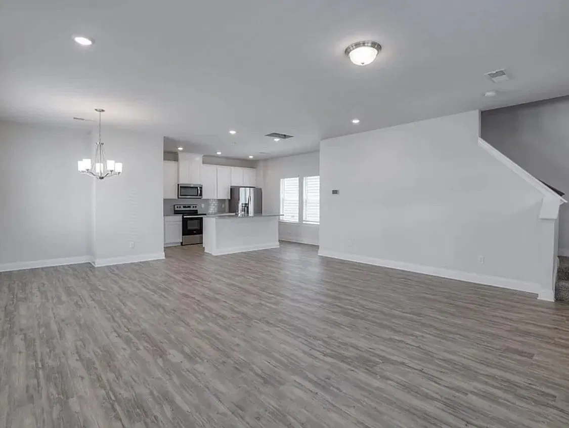 635 Taylor Bend - 1 — Photo 2