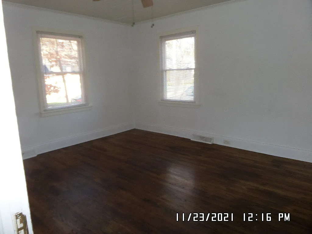 2124 Ravendale - 1 — Photo 3