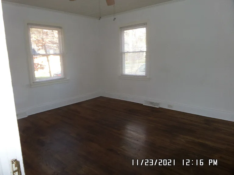 2124 Ravendale St — Photo 2