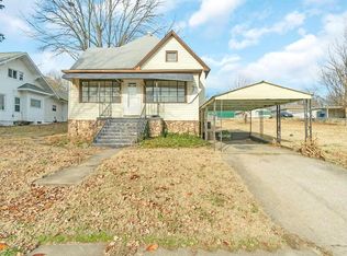 420 E Maple St, Scott City, MO 63780