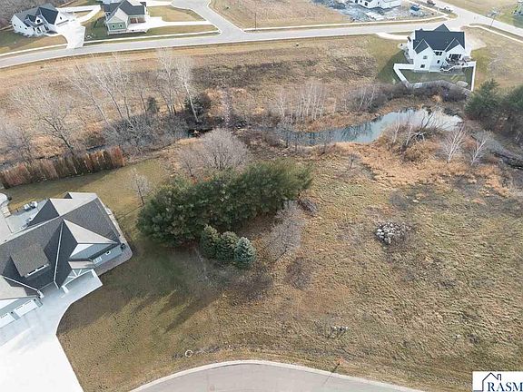 3rd image of 121 Pine Creek Rd