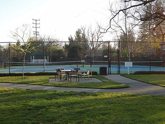 4th image of 2202 Woodside Ln Unit 11
