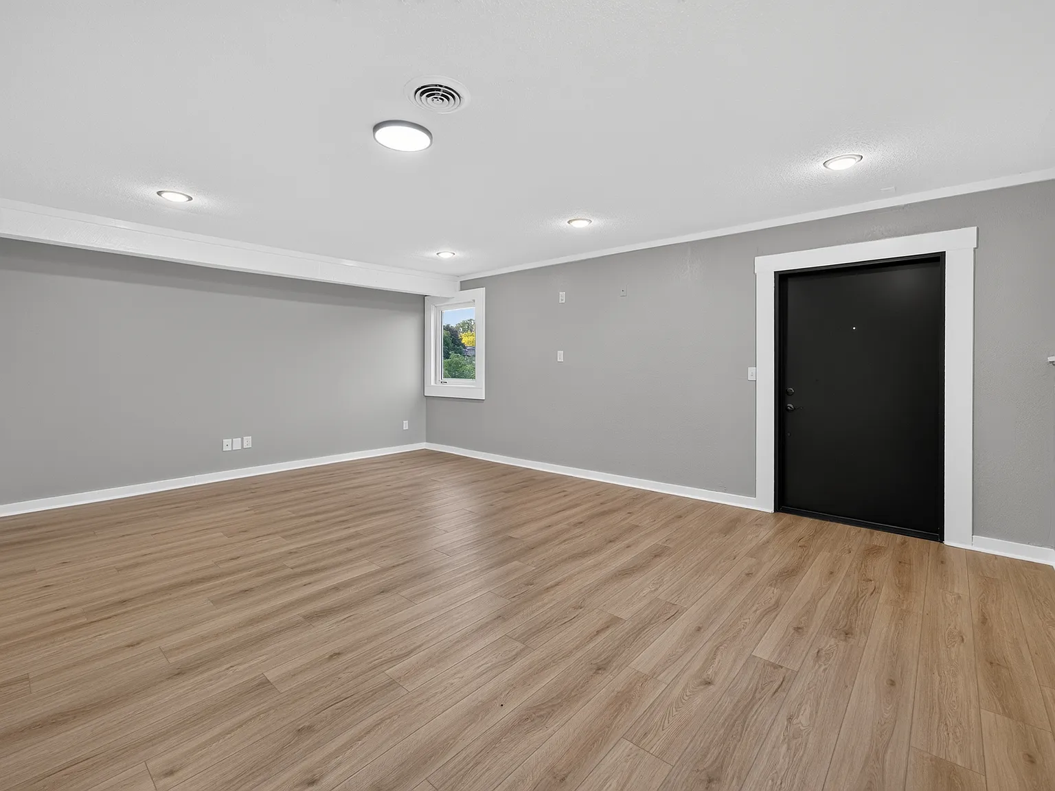 2 bed, 950 sqft, $1,350 — Photo 2