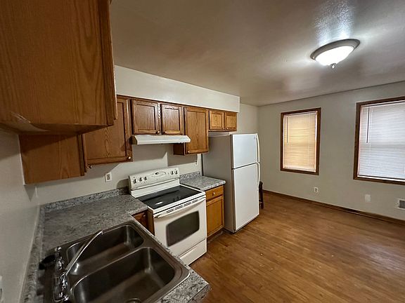2nd image of 736 Edmund Ave W #2