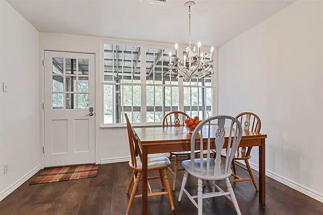 409 N Main St — Photo 11