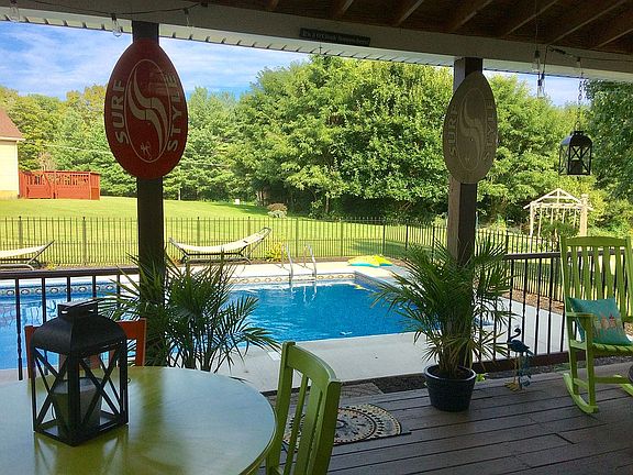 4th image of 15 Custer Dr