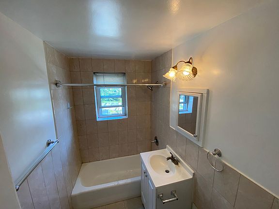 4th image of 126 Franklin Ave APT 4C