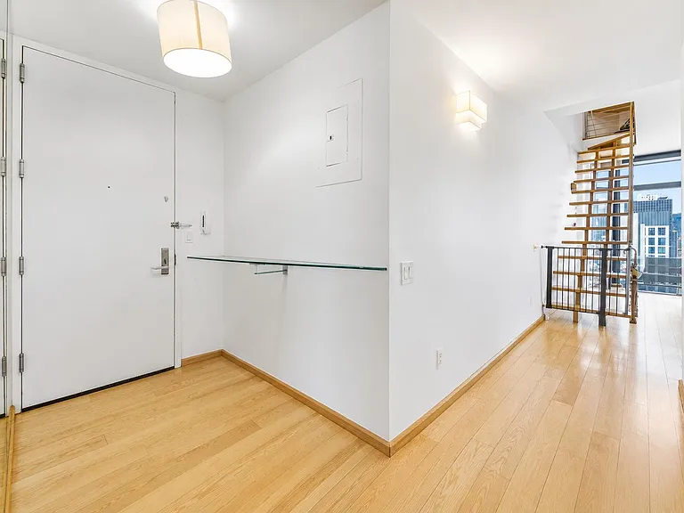 200 E 32nd St #35E — Photo 4