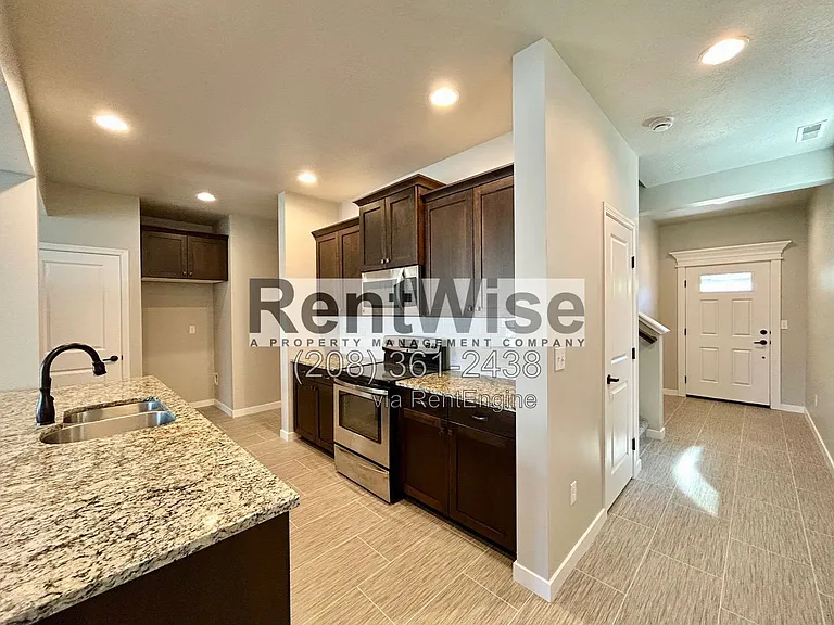 1897 N Justin Ave — Photo 5
