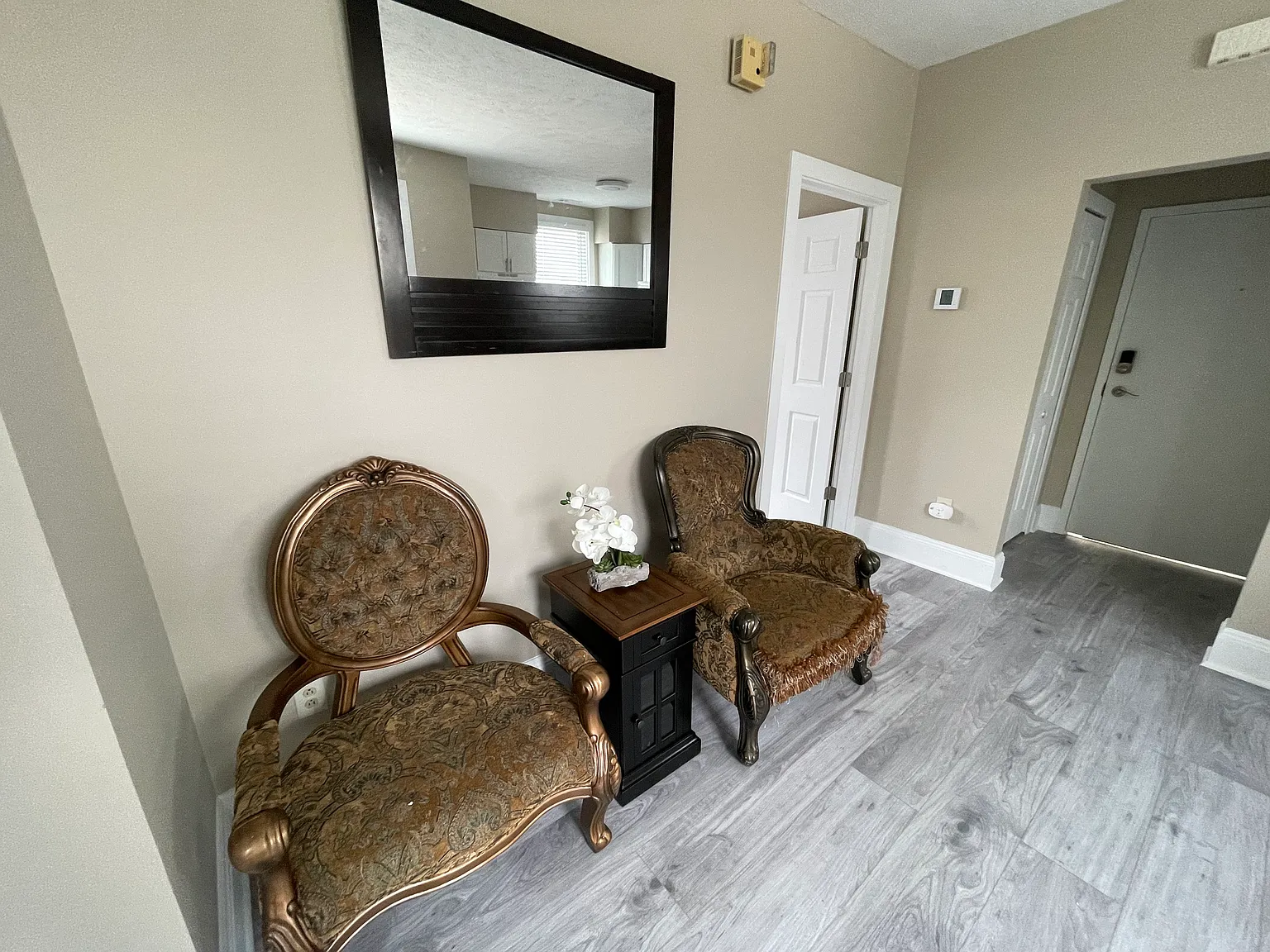 9201 Lorain Ave — Photo 4