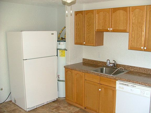 3rd image of 1390 Cathryn Ave
