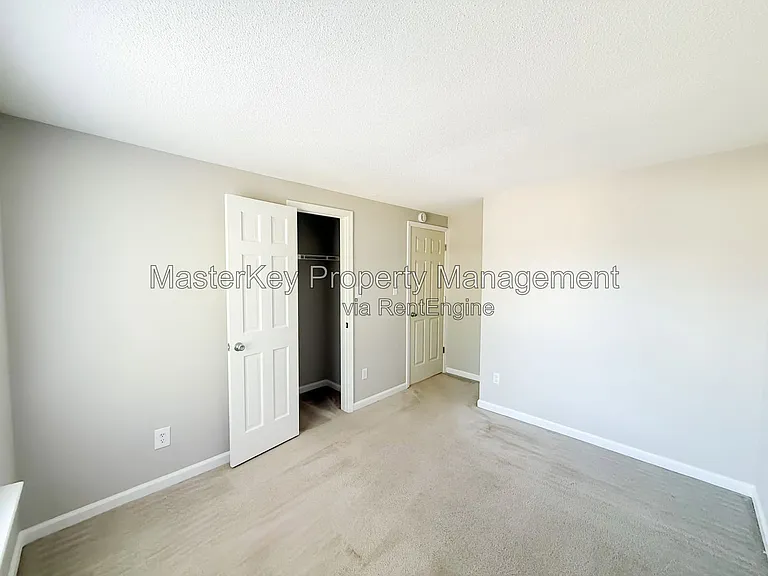 704 E Dynasty Dr — Photo 10