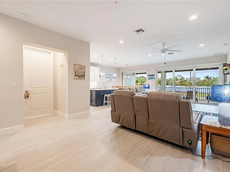 2555 Seychelles Dr #406 — Photo 6
