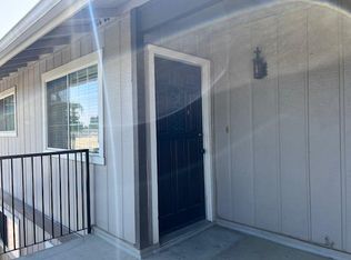 2500 14th Ave APT F, Kingsburg, CA 93631