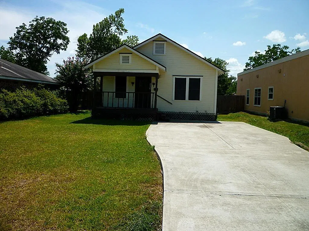 2 bed, 2.0 bath, 936 sqft, $1,395 — Photo 1