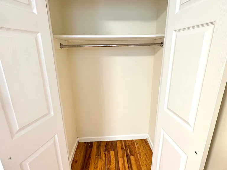 320 E 6th St #4 — Photo 16