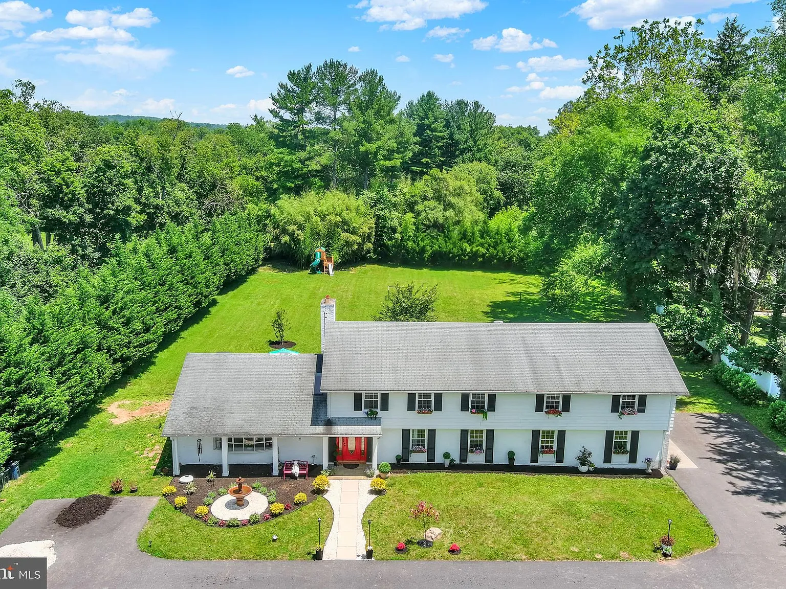 6 bed, 6.0 bath, 4800 sqft, $9,900 — Photo 3
