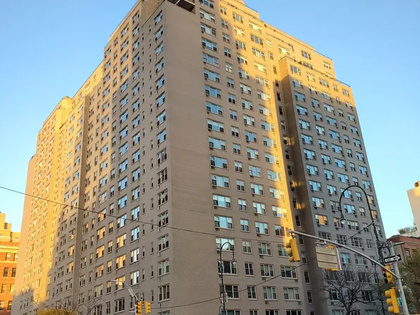 77 Seventh Avenue image 1 of 24