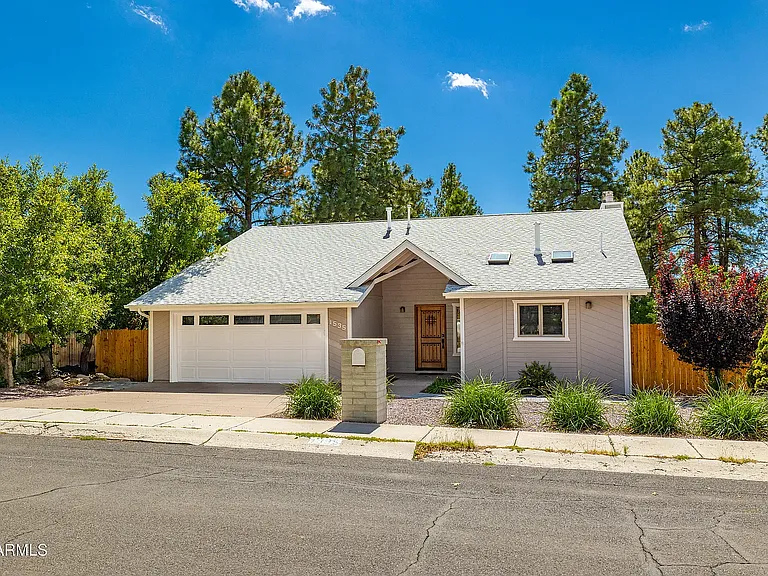 1535 E Appalachian Rd — Photo 2