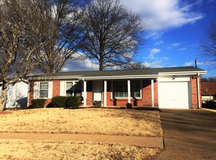 180 Bon Aire Dr, Florissant, MO 63033