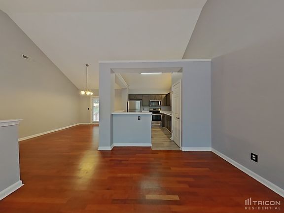 3rd image of 121 Laguna Springs Dr