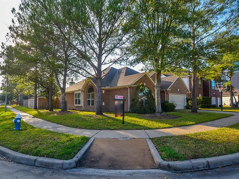 4914 Surrey Park Cir — Photo 5