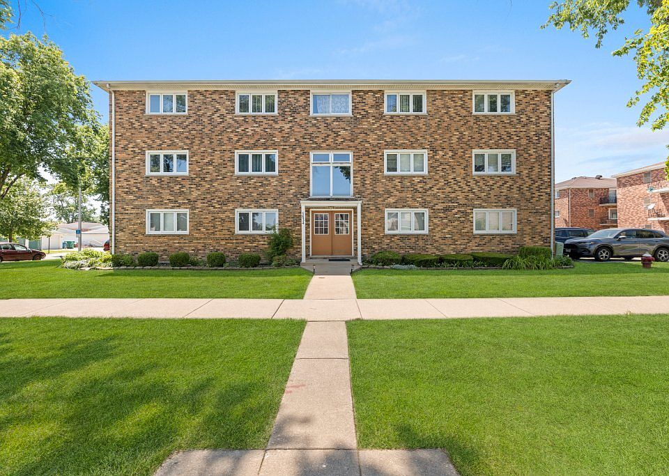 1st image of 5834 W 77th St Unit 104
