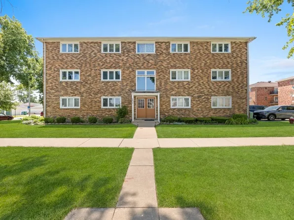 5834 W 77th St Unit 104, Burbank, IL 60459