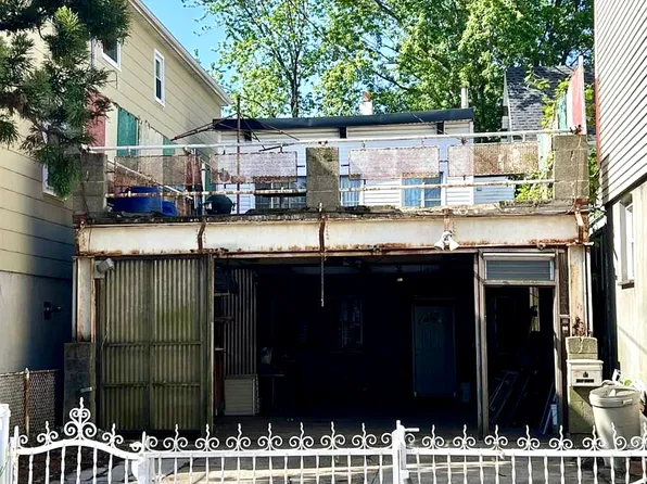 91 Bleecker Street image 1 of 12