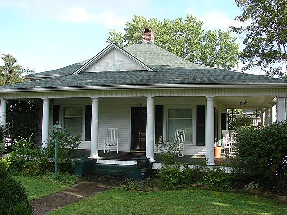 2nd image of 331 Pine St