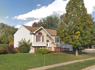 2320 Blue Spruce Ln, Aurora, IL 60502