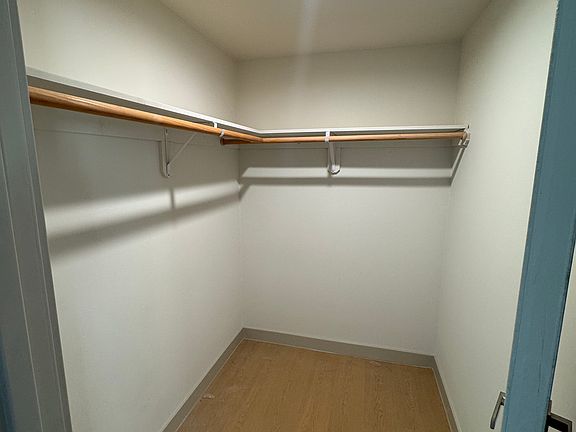 5th image of 1717 Winona Blvd #503