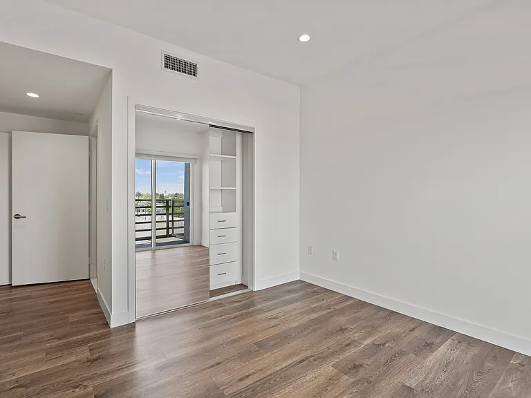 The Fairfax Flats — Photo 22