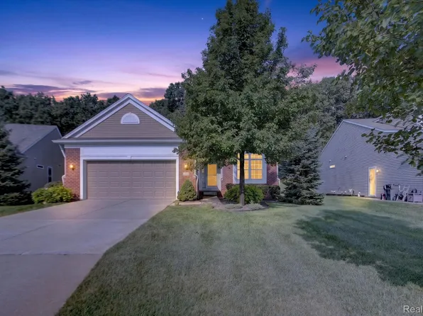 3578 Rainier Dr, Howell, MI 48843