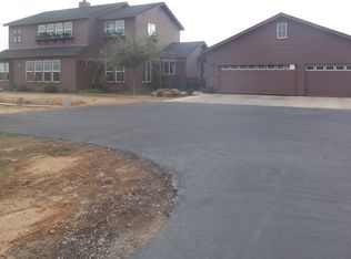 10085 E Butler Ave, Sanger, CA 93657