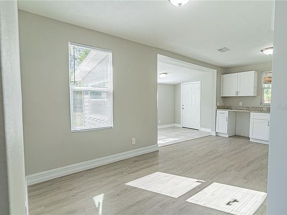 3rd image of 1602 E McDonald Ave