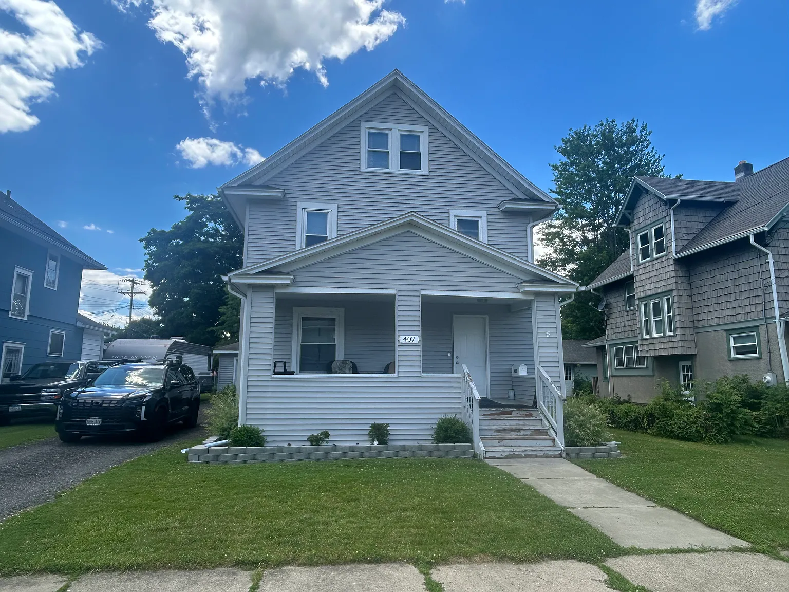 3 bed, 1.5 bath, 1750 sqft, $2,400 — Photo 1