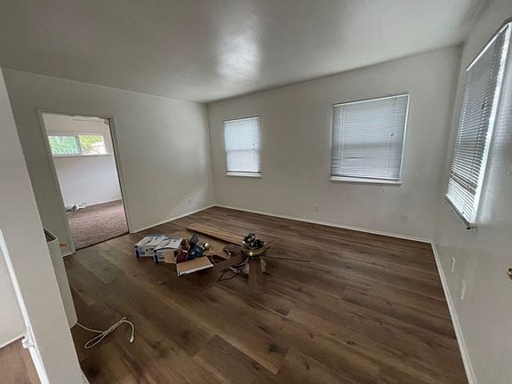 4th image of 9523-25 Flower St #9525