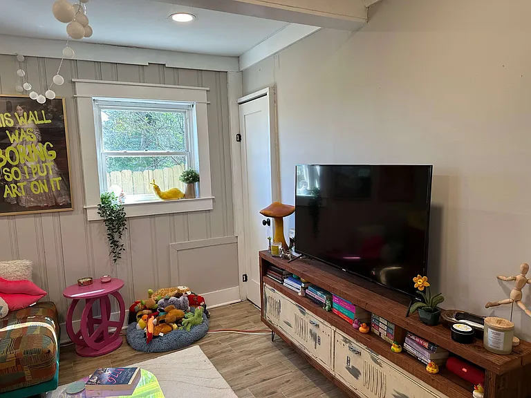 752 Custer Ave SE — Photo 3