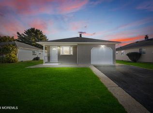 17 Montreal Ct, Toms River, NJ 08757