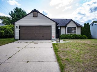 1926 Almond Dr, Elkhart, IN 46514